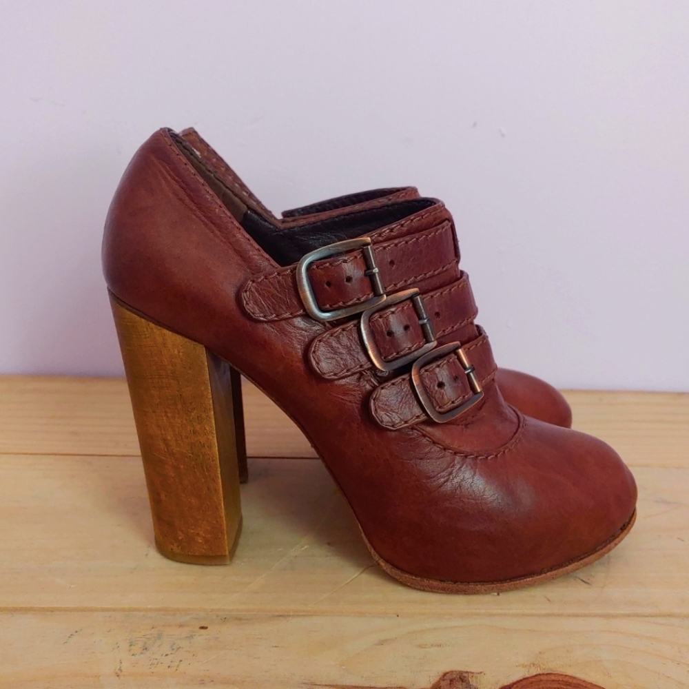 Chloe buckled leather booties size 6 US (37 EU)